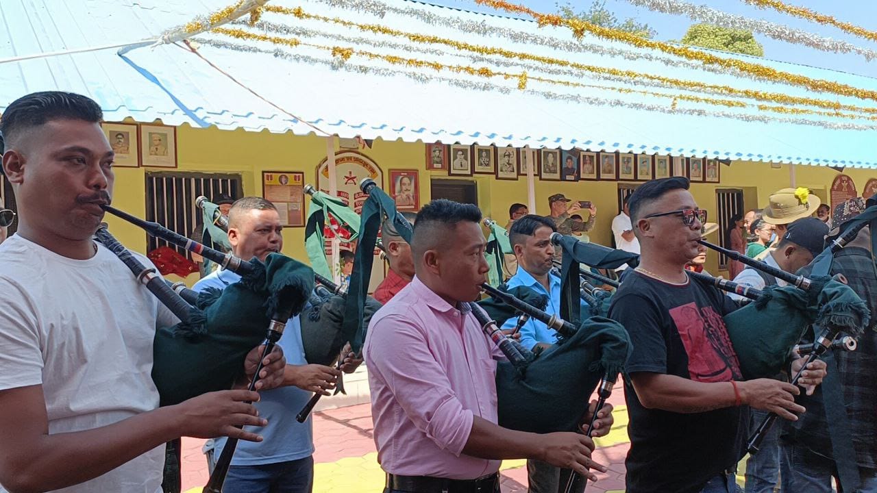 जवानों ने राइफल से सलामी देते हुए की मां दुर्गा की खास पूजा, डोली में बिठाकर फुलपाती की हुई रस्म