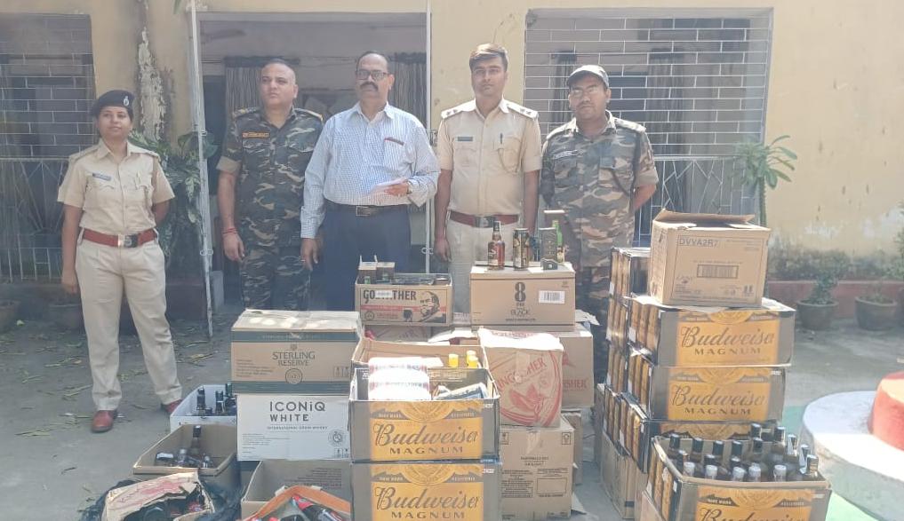 धनबाद शहर के नाक के नीचे  से  बरामद हुई दो लाख की शराब,जानिए कैसे रखी हुई थी