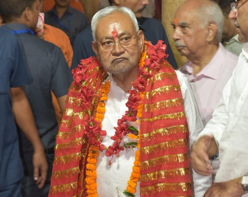 महाअष्टमी के दिन नीतीश कुमार पहुंचे पटनदेवी और शीतला मंदिर, प्रदेश में सुख, शांति और समृद्धि की कामना