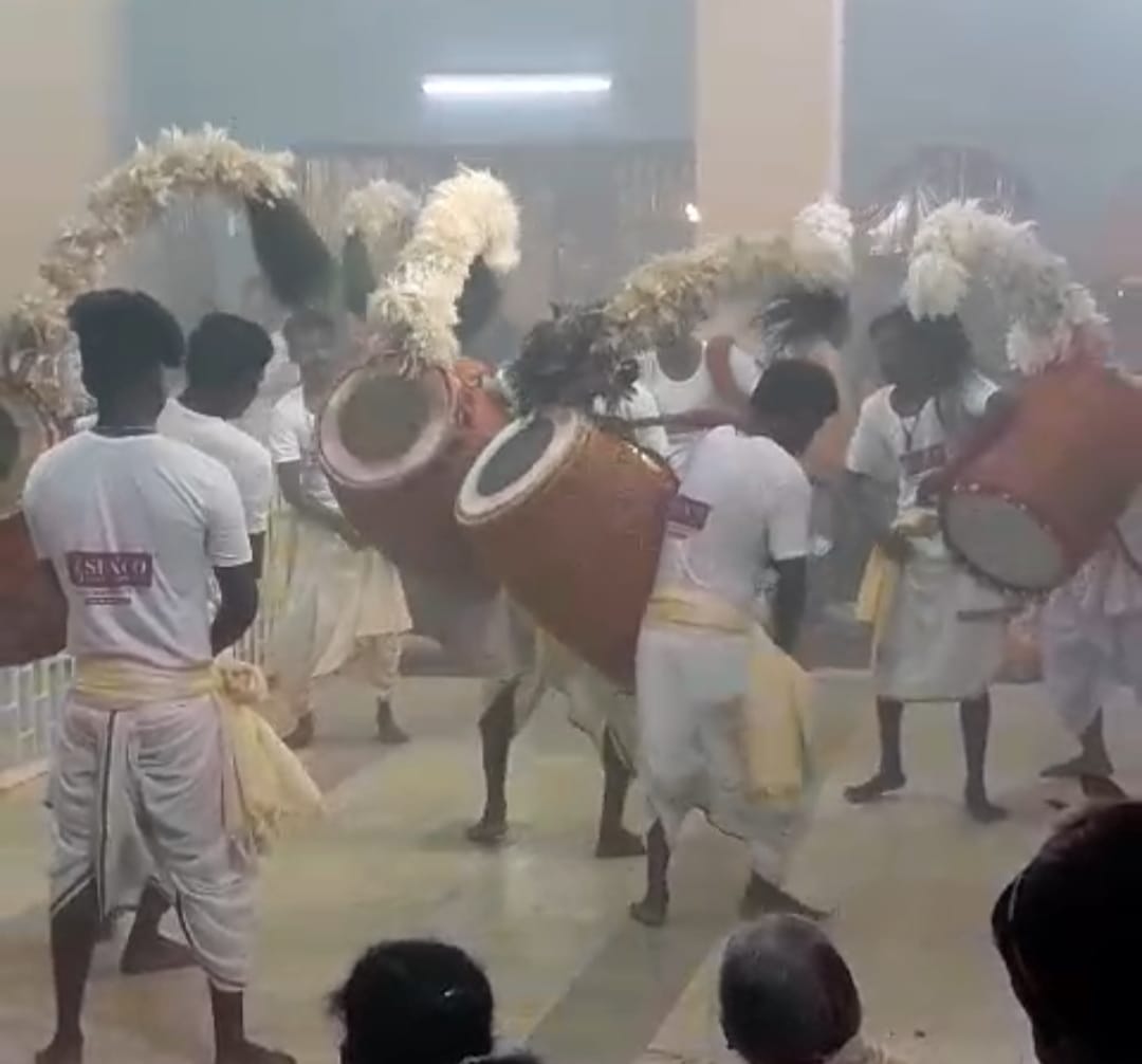 बिना बंगाल के "ढाक" और "धुनुची" धनबाद की पूजा लगती है अधूरी