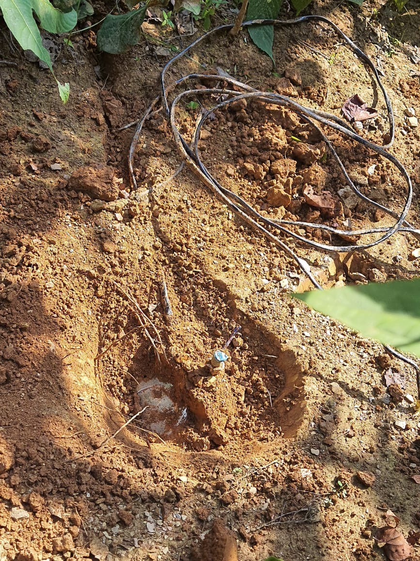 चाईबासा: नक्सलियों के मंसूबे नाकाम, सुरक्षाबलों ने दो आईईडी बम किया बरामद, जंगल में ही बमों को किया नष्ट
