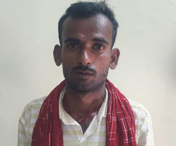 दुमका: आदिवासी छात्र की हत्या मामले के एक आरोपी ने कोर्ट में किया आत्मसमर्पण,पढें कब का है मामला