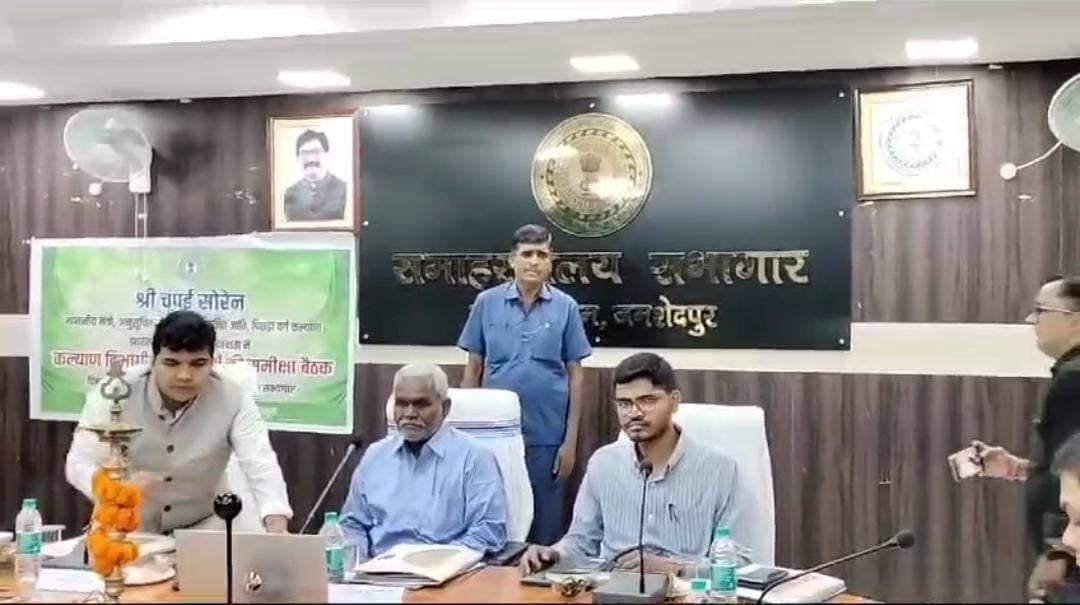 जमशेदपुर: परिवहन मंत्री चम्पई सोरेन ने की समीक्षा बैठक, कहा हर गांव शहर के लिए बस सेवा शुरू करने की है योजना