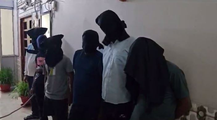 जमशेदपुर : दो अलग-अलग छापेमारी कर पुलिस ने 8 तस्कर को किया गिरफ्तार, लाखों का ब्राउन शुगर बरामद