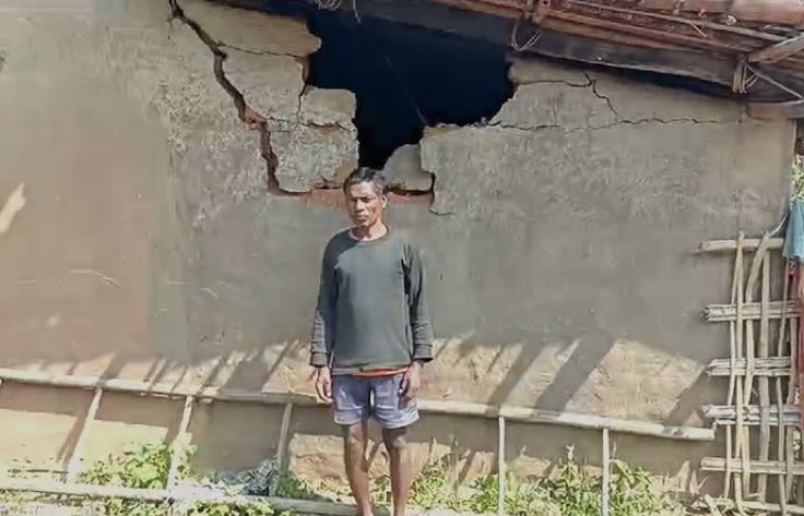 लातेहार में हाथियों का आतंक, ग्रामीणों पर किया हमला, चट कर गए कई क्विंटल भर अनाज 