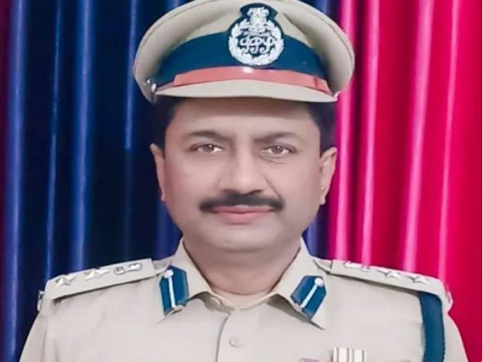 डीआईजी शफीउल हक की छिन गई वर्दी, ललन सिंह के नाम पर  कर रहे थे उगाही