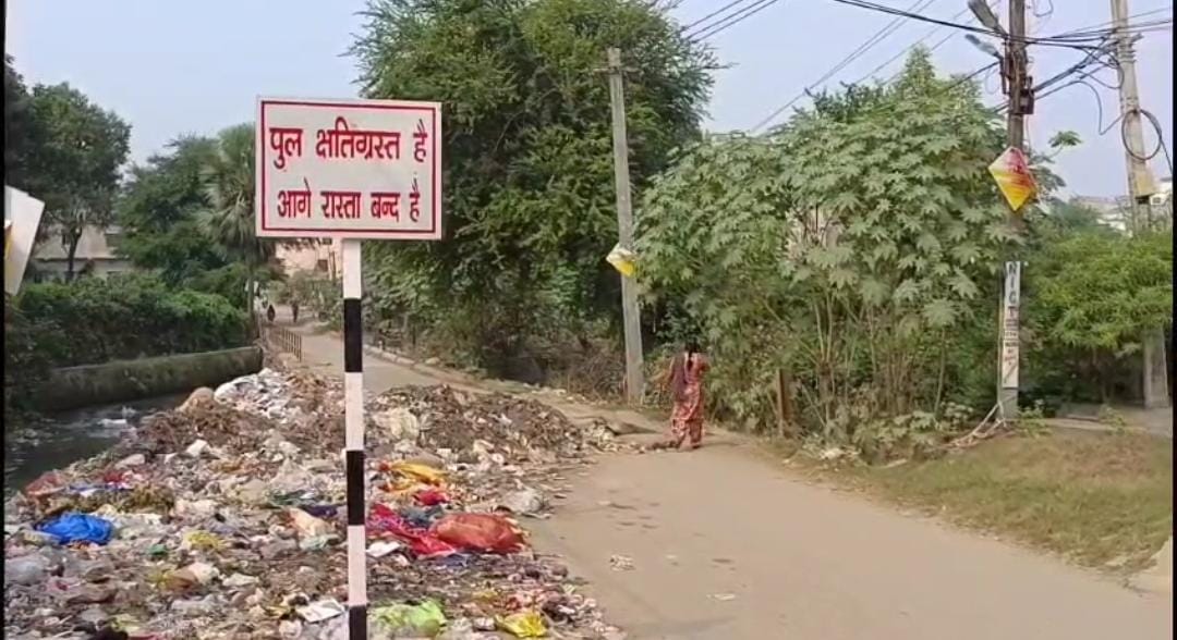 जमशेदपुर:बागबेड़ा से बड़ौदा खरकई नदी घाट के बीच बना पुल क्षतिग्रस्त, परिचालन पूरी तरह से बंद