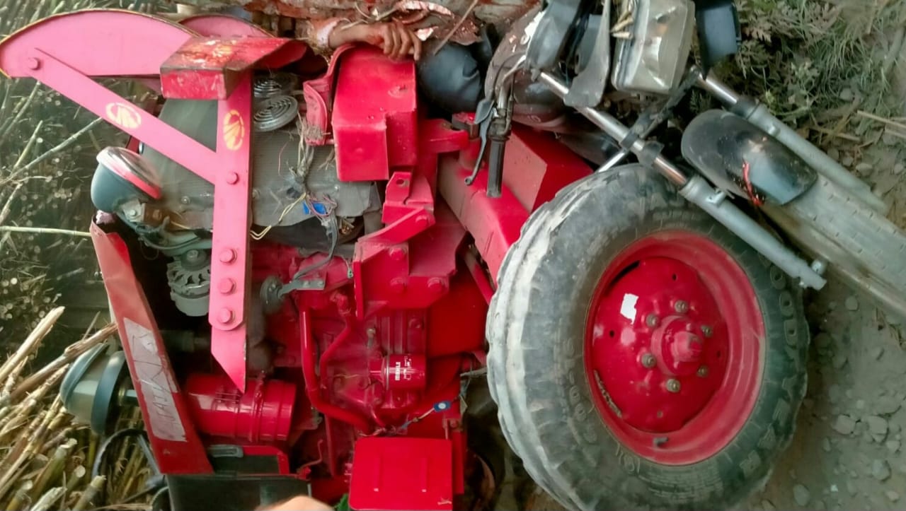 हजारीबाग: ट्रेन की चपेट में आया ट्रैक्टर, 2 की मौत,आठ घायल