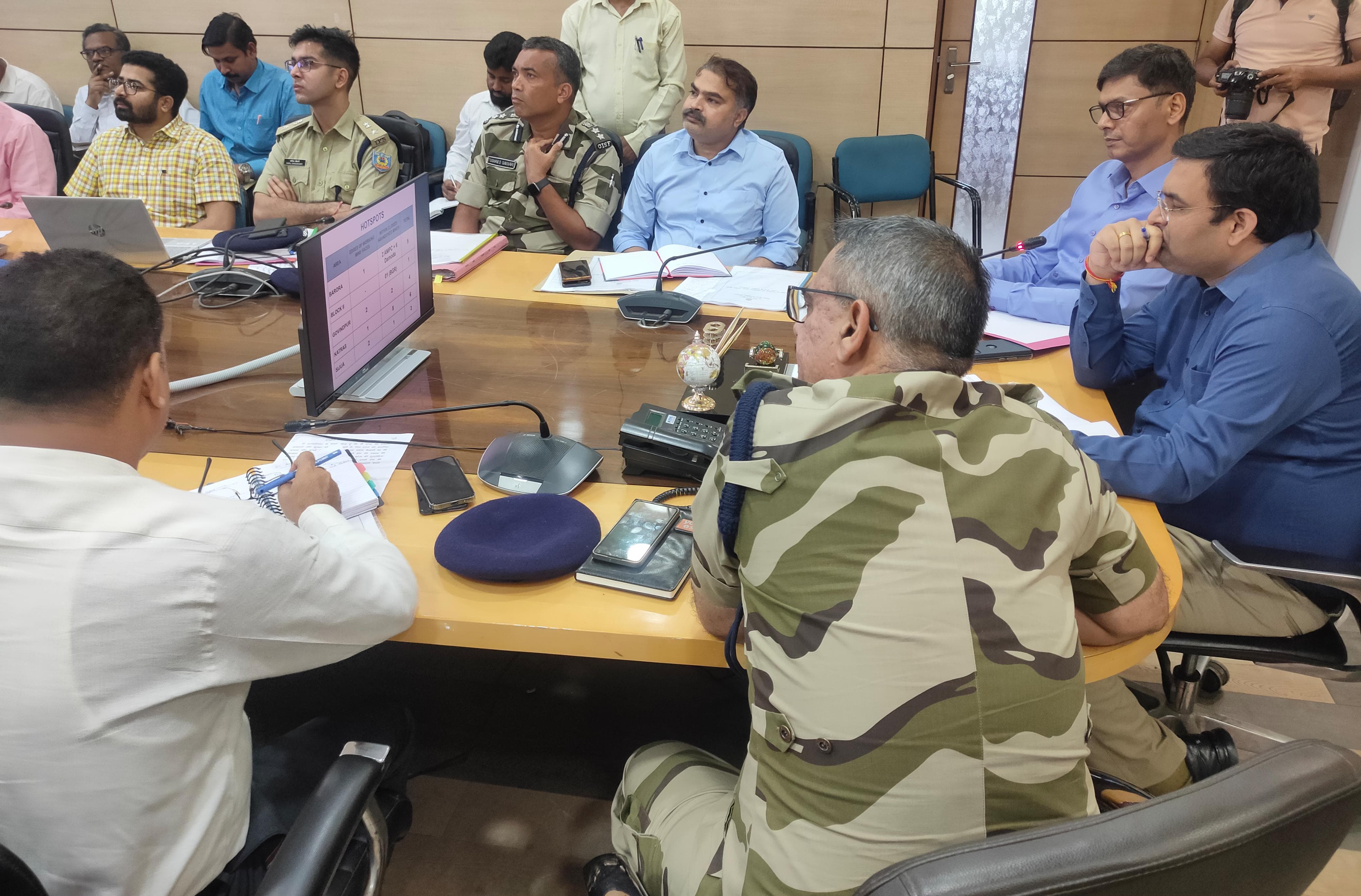 धनबाद में खनन टास्क फोर्स की समीक्षा बैठक, अवैध खनन के सोर्स, ट्रांसपोर्टेशन एवं डेस्टिनेशन पर हुई विस्तृत चर्चा