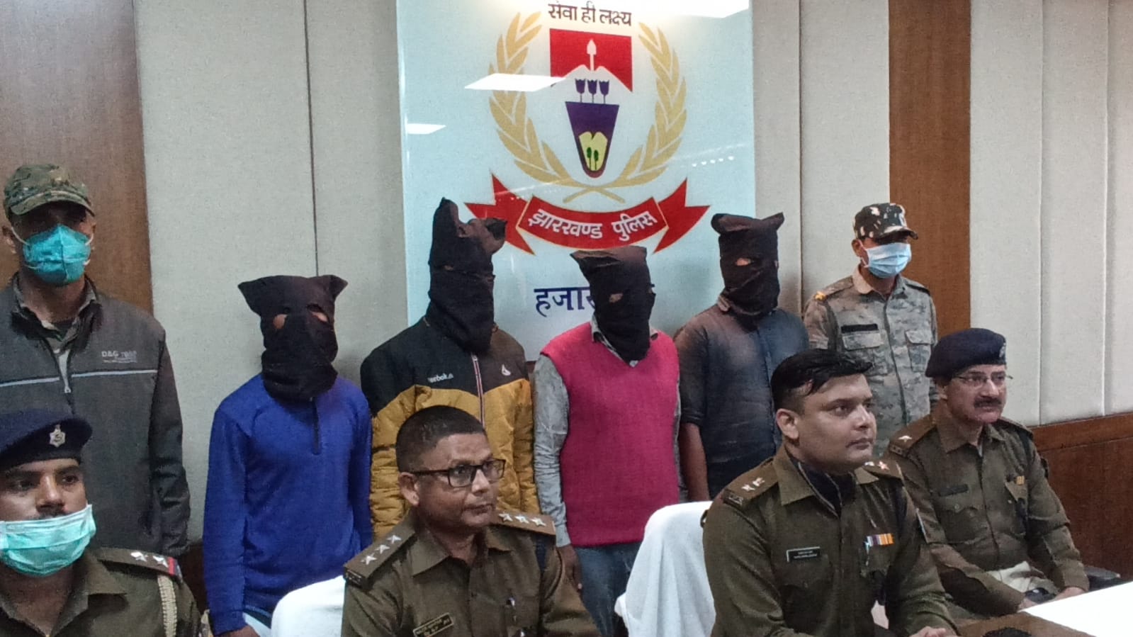 टैंकर में छिपाकर ले रहा था गांजा, धराया