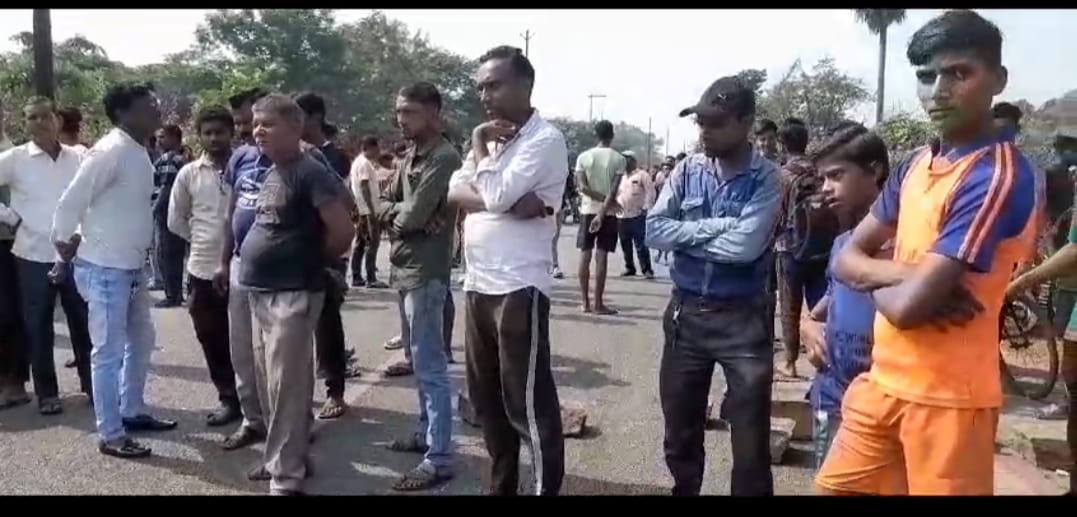 धनबाद के चिरकुंडा में बस ने ली युवक की जान, लोगों में आक्रोश