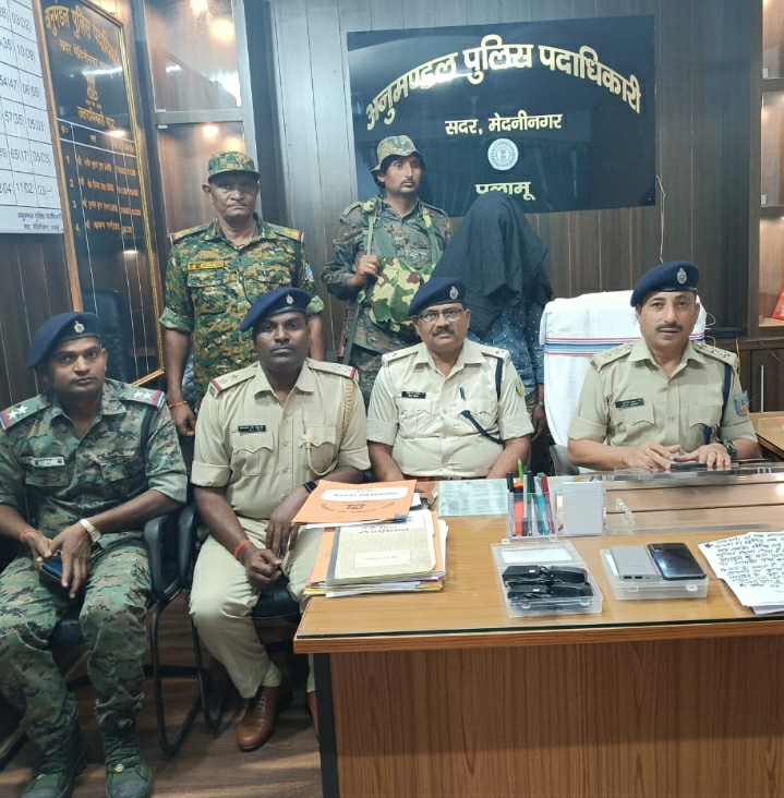 पलामू में TSPC नक्सली संगठन का सक्रिय सदस्य गिरफ्तार, नक्सली पर्चा सहित ये समान बरामद                                         