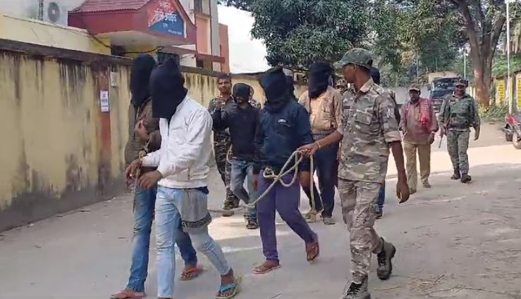 गुमला : पुलिस ने जुआ खेलते 9 जुआरियों को किया गिरफ्तार, नगद राशि और वाहन जब्त