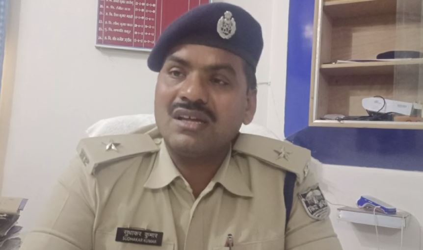 सहरसा में जदयू नेता की गुंडागर्दी,  पुलिस पर छिड़का पेट्रोल फिर जलाने का किया प्रयास