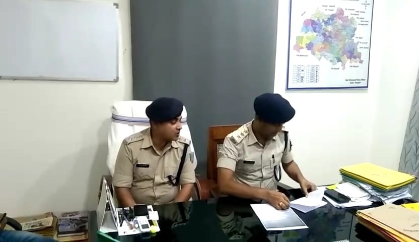 देवघर में नाबालिग गैंग का आतंक! राह चलते टोटो और ई रिक्शा को बनाते हैं शिकार, पढ़ें कितने लुटेरे हुए गिरफ्तार   