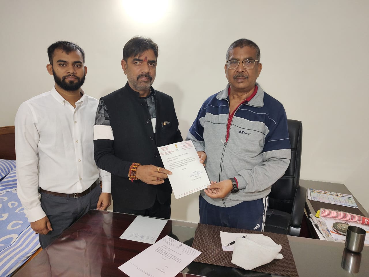 खिजरी विधानसभा से सांसद प्रतिनिधि बनें मनोज सिंह, भाजपा सांसद आदित्य साहू ने कहा कि इनका तजुर्बा पार्टी के लिए होगा फायदेमंद