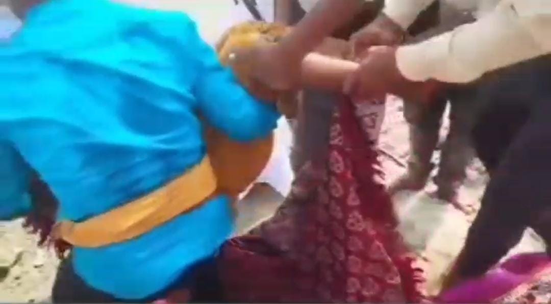 Bihar: सिरफिरे बेटे ने पीट-पीटकर ली मां की जान, मामला छुपाने के लिए किया अंतिम संस्कार, जानिए फिर क्या हुआ