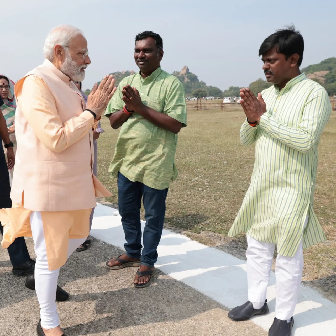 chhattisgarh elections 2023:छत्तीसगढ़ चुनाव प्रचार के दौरान अमर बाउरी ने किया पीएम नरेंद्र मोदी का स्वागत, पढ़ें क्या हुई बातचीत