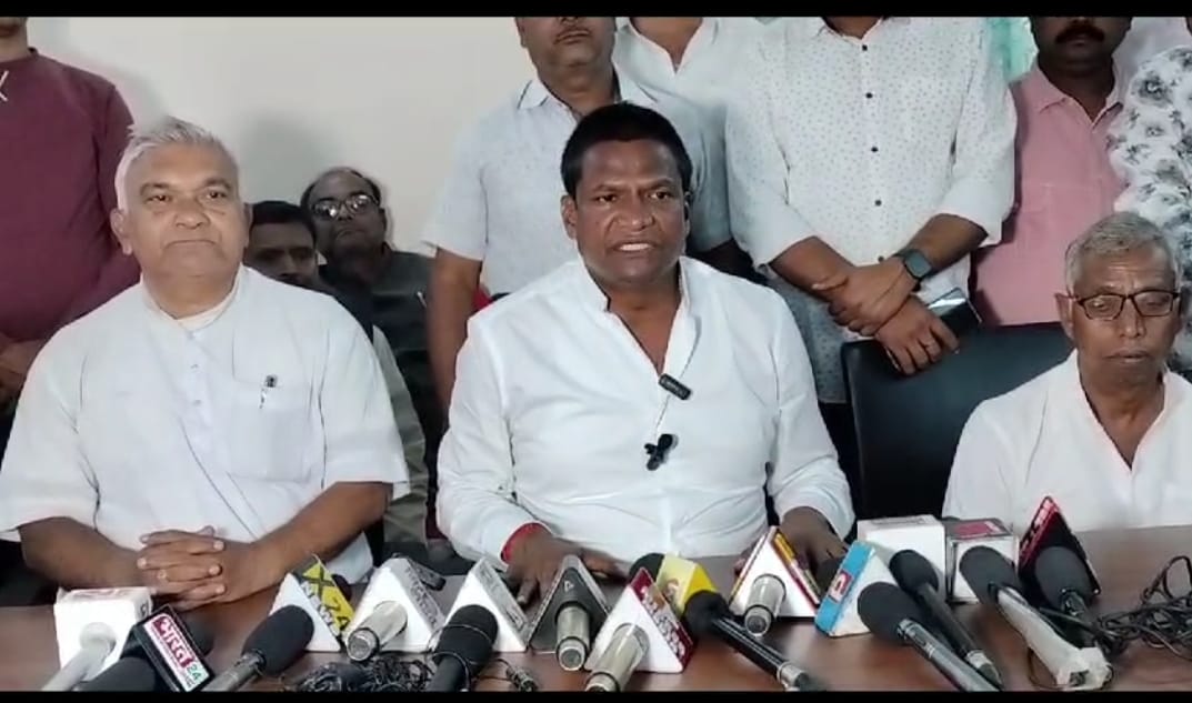 ढुल्लू महतो ने कहा -सीबीआई, ईडी जांच हो, आईने में दिखने लगेगा चेहरा 