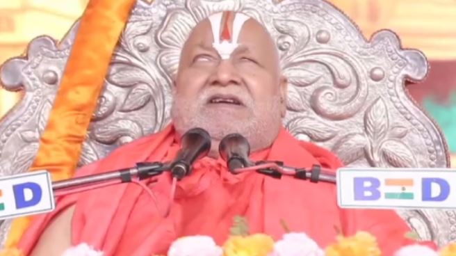 नीतीश कुमार द्वारा जनसंख्या नियंत्रण बयान पर बरसे रामनगर के जगदुरू रामभ्रदाचार्य, कहा ‘उसी समय उनकी जीभ क्यों नहीं काट ली गई’ 