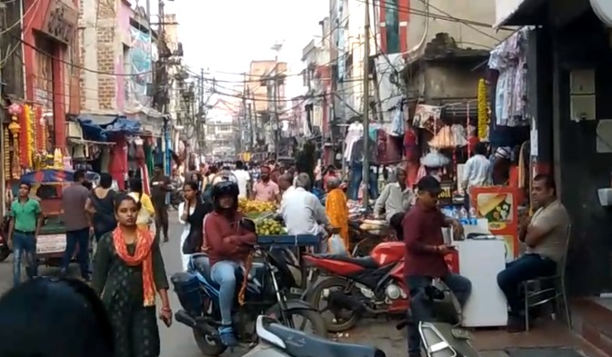 देवघर के बाजारों में दिवाली की धूम, कुम्भकार हो या दुकानदार सभी की उम्मीद यह दीपावली खुशियों वाली