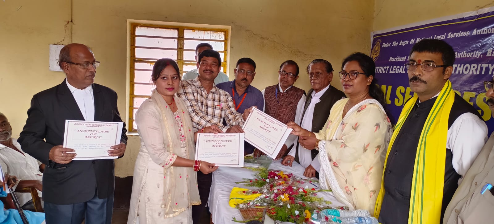 DHANBAD: जानकारी के अभाव में लोग रह जाते हैं अधिकारों से वंचित, सेवा दिवस पर दी गई जानकारी