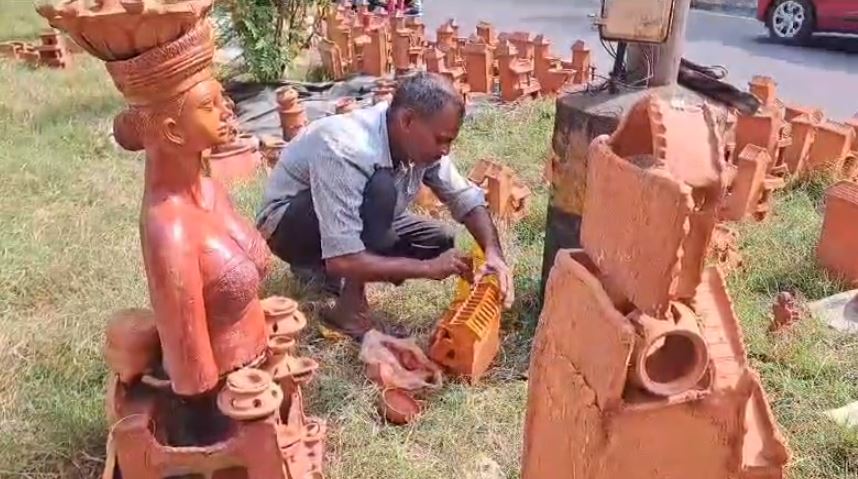 इस दिवाली वोकल फॉर लोकल का दिखा असर, गंगा मिट्टी से बनाए जा रहे हैं दिए और सजावट के सामान, बिक्री से खुश हैं कुम्हार