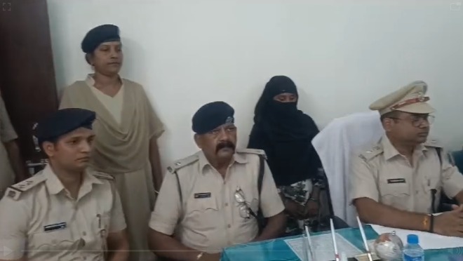 आदित्यपुर पुलिस को बड़ी सफलता, 230 पुड़िया ब्राउन शुगर के साथ महिला तस्कर गिरफ्तार