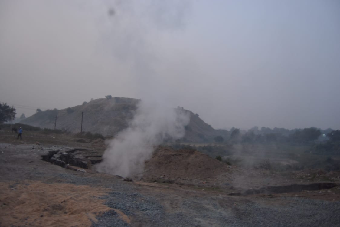 झरिया के लोदना में गोफ: 1500 स्कूली बच्चों की जान पर आफत, बैठक में शिफ्टिंग पर सहमति 