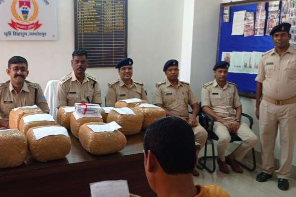 जमशेदपुर: बहरागोड़ा पुलिस की बड़ी सफलता, आंध्र प्रदेश से 100 किलो गांजा ला रहे दो तस्कर को किया गिरफ्तार