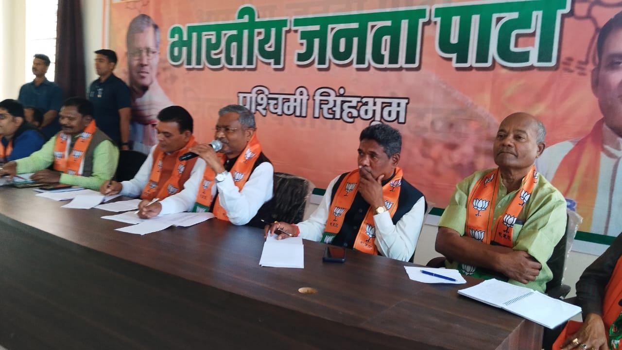 झारखंड में एक बार फिर गरमाई राजनीति, बाबूलाल के बयान से पारा हुआ गर्म