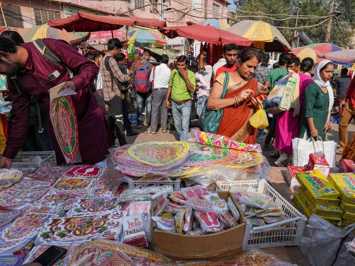 दिवाली को लेकर बाजारों में रौनक, इको फ्रेंडली पटाखों की बढ़ी डिमांड