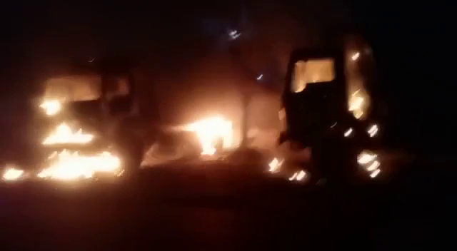 झरिया में खड़े दो हाइवा में लगी आग, वर्चस्व में आग लगाने का संदेह