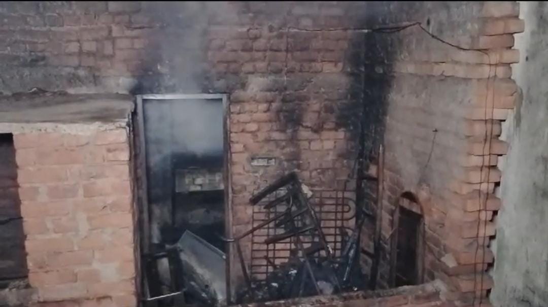 जमशेदपुर:दीपावली के दीये से घर में लगी आग, लाखों का सामान जलकर खाक