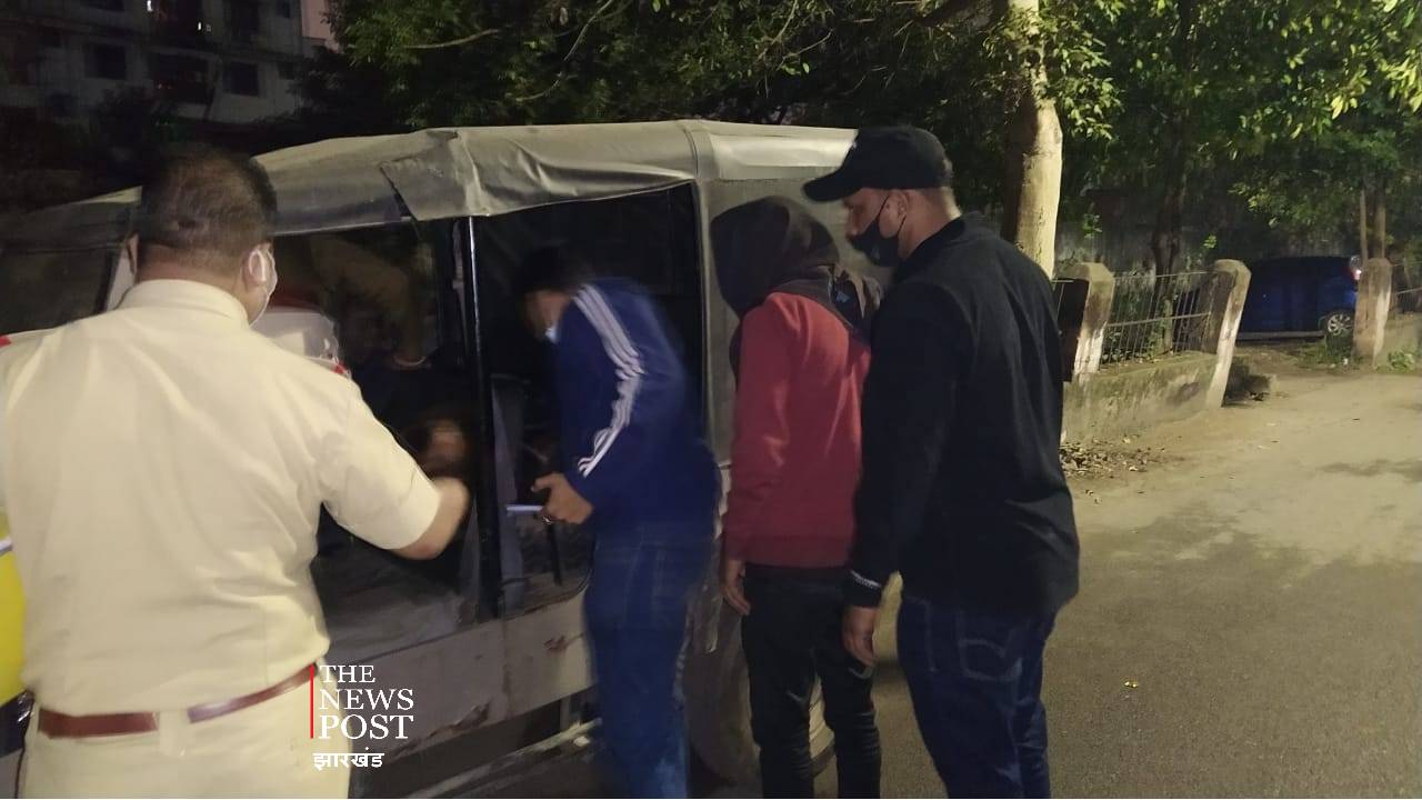 मुंबई क्राइम ब्रांच की टीम ने जमशेदपुर से साइबर अपराधी को किया गिरफ्तार