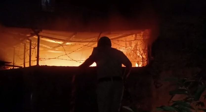 पटना : शहर में दो जगह लगी भीषण आग, एक कॉस्मेटिक की दुकान दूसरा मकान, जानिए पूरी घटना 
