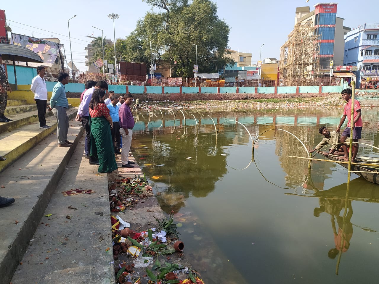 महापर्व छठ को लेकर तैयारियां शुरू, दुमका में छठ घाट के रंग रोगन के लिए प्रशासनिक स्तर से नहीं मिल रहा सहयोग