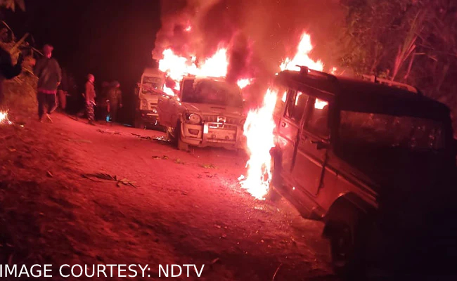 सुरक्षा बलों की फ़ायरिंग में 13 लोगों की मौत से नागालैंड में बवाल, गुस्साये गांव वालों ने फूंकी सुरक्षा बलों की गाड़ियां