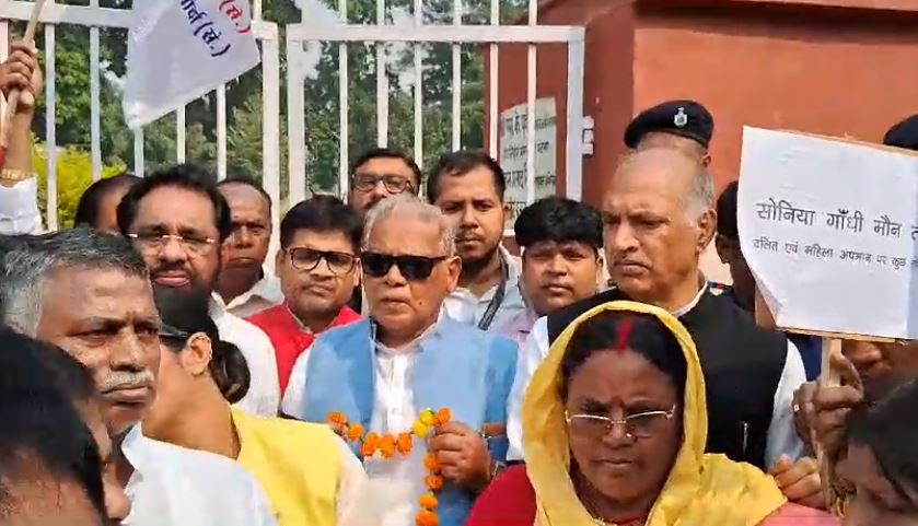 सीएम नीतीश के खिलाफ जीतनराम मांझी का मौन धरना का कार्यक्रम, बापू सभागार में बीजेपी नेताओं का महाजुटान, जानिए  