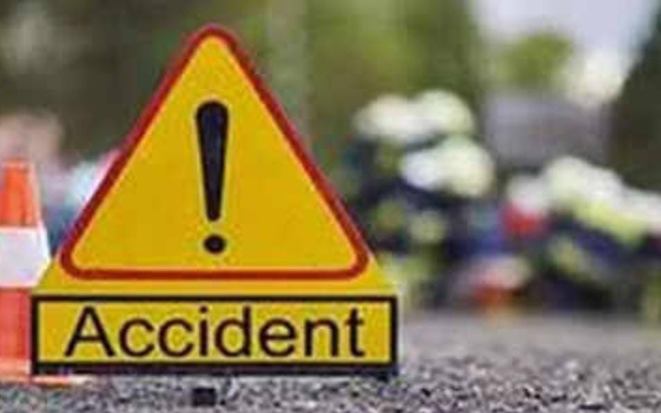 सरायकेला: नदी किनारे पलटी अनियंत्रित स्कॉर्पियो, तीन की हालत गंभीर, पढ़ें किसकी लापरवाही से हुई घटना