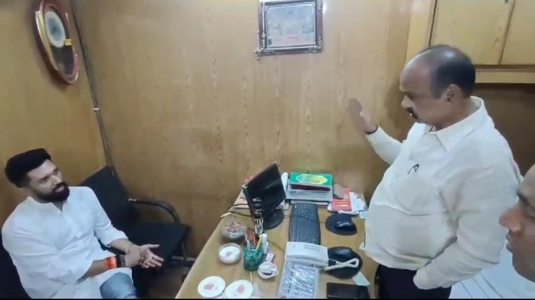 JAMUI:अस्पताल की लापरवाही देख नीतीश कुमार पर भड़के चिराग पासवान, कहा- मुख्यमंत्री जी आपकी नाकामियों की सजा बिहारियों को कब तक मिलेगी   