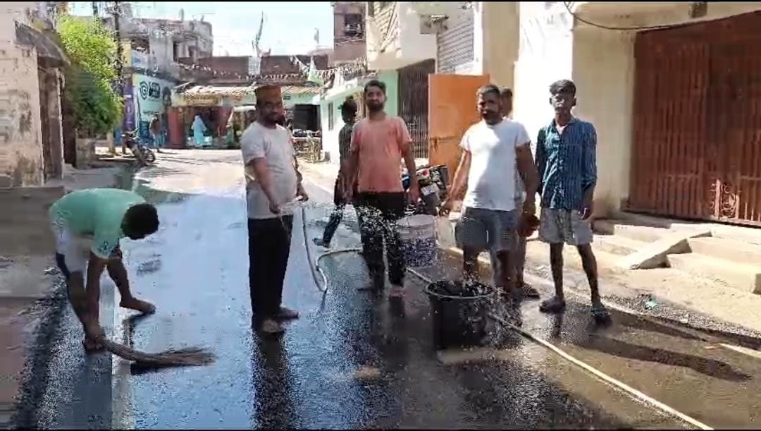 हे छठी मईया! छठ महापर्व में टूटी धर्म की जंजीर, जानें कैसे दुमका में अल्पसंख्यक समुदाय के लोगों ने साफ-सफाई के लिए बढ़ाया हाथ   