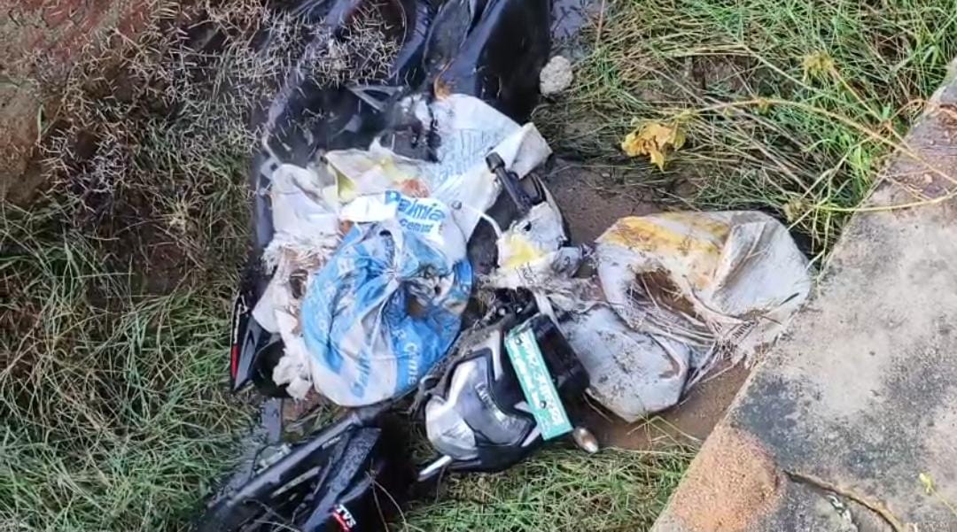 देवघर:छठ घाट जाते समय जेएमएम नेता की बाइक में लगी आग,दमकल कर्मियों ने पाया काबू, पढ़ें विस्तार से