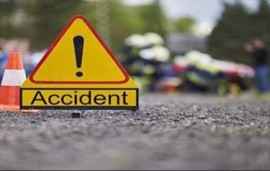 सरायकेला: टाटा-कांड्रा मुख्य सड़क पर सड़क हादसा! एक महिला की मौत, एक गंभीर रुप से घायल   