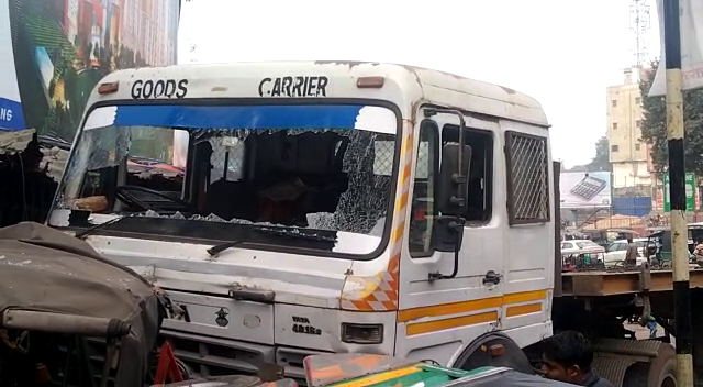 धनबाद में टेलर ने तीन ऑटो को मारी टक्कर, एक की मौत