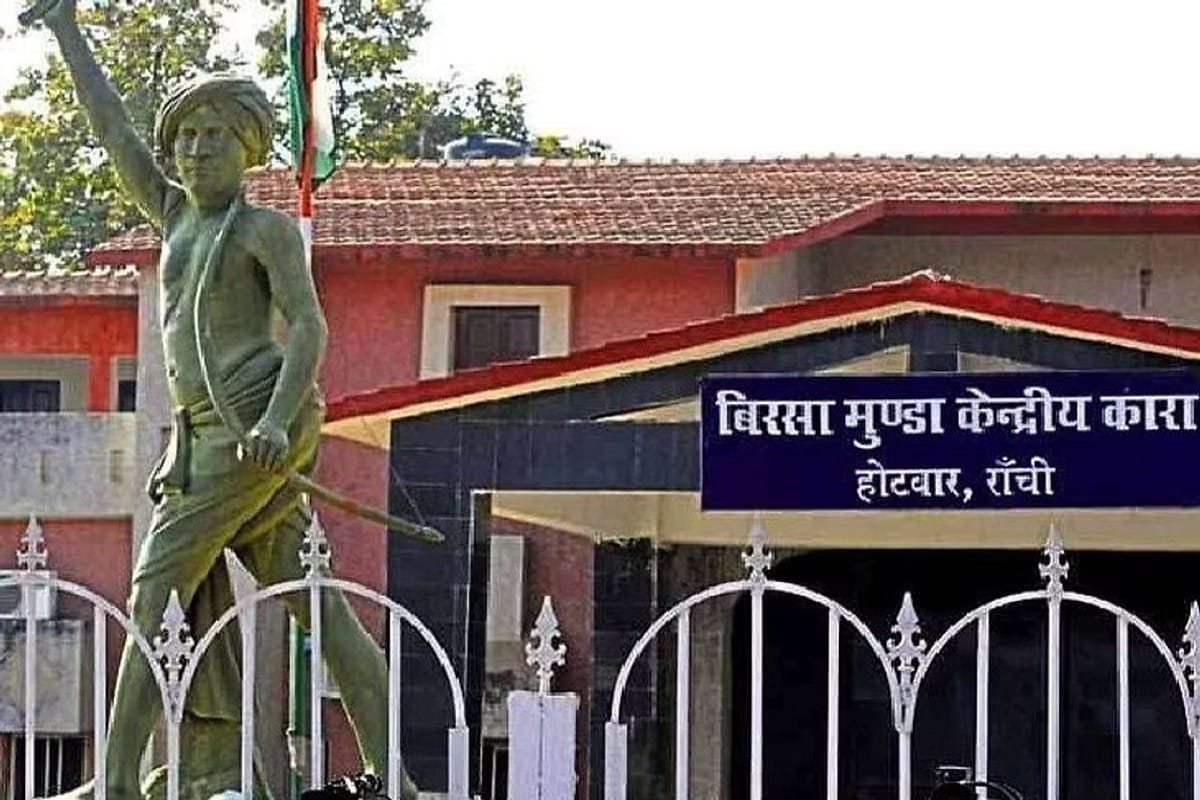 ED की जेल में दबिश के बाद झारखंड के जेलर का तबादला, जानिए होटवार जेल के किस जेल अधिकारी को हटाया गया