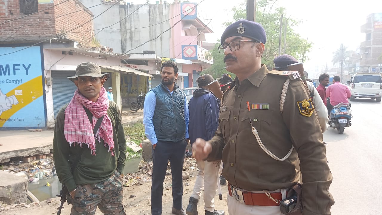 गया: महागठबंधन नेता राजू जाट के घर एनआईए की छापेमारी, अधिकारी कुछ कहने से कर रहे है परहेज, पढ़ें राजू जाट की पूरी डिटेल्स   