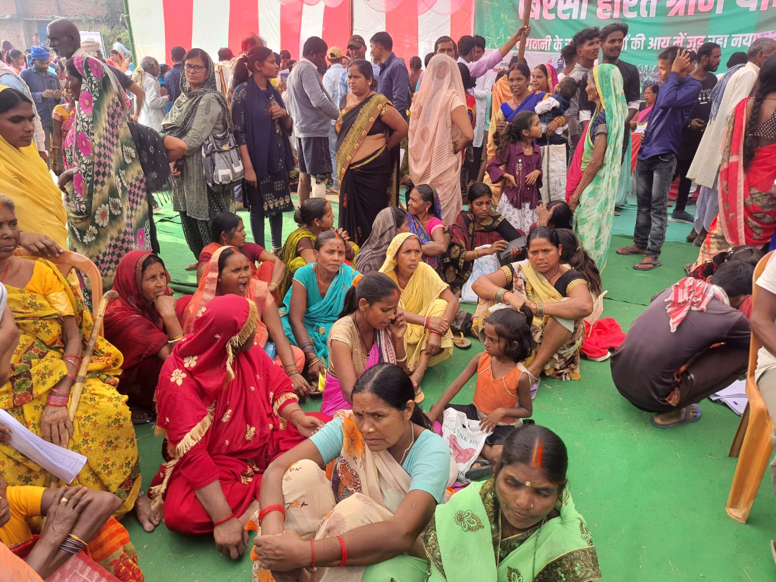 आपकी सरकार आपके द्वार कार्यक्रम दिखावा!  म्यूटेशन आवेदन को खारिज कर अंचल कार्यालय आने का सुनाया फरमान, सामने आयी गड़बड़झाला