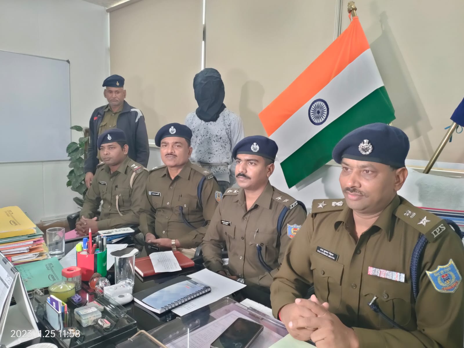 इंस्टाग्राम पर घूम रहे हवस के पुजारी! नाबालिग लड़कियों पर डोरे डाल कर करते हैं ब्लैक मेल,जानिए कैसे फसाते हैं जाल में