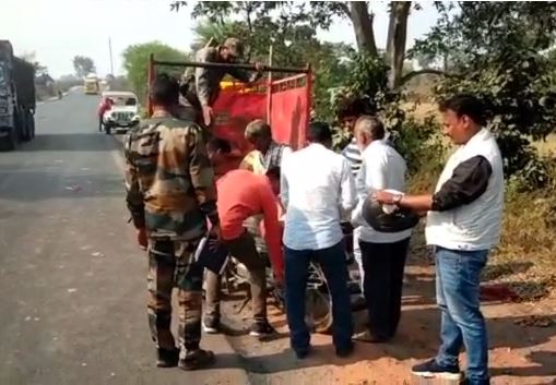 सड़क पर नीलगाय की झुंड का हमला, एक की मौत